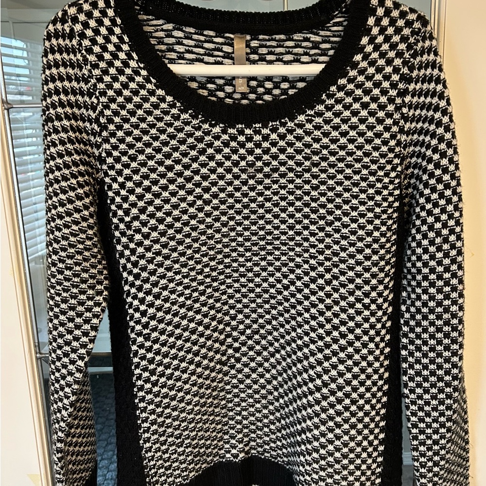 TYME Maternity Black and White Patterned Women's Sweater